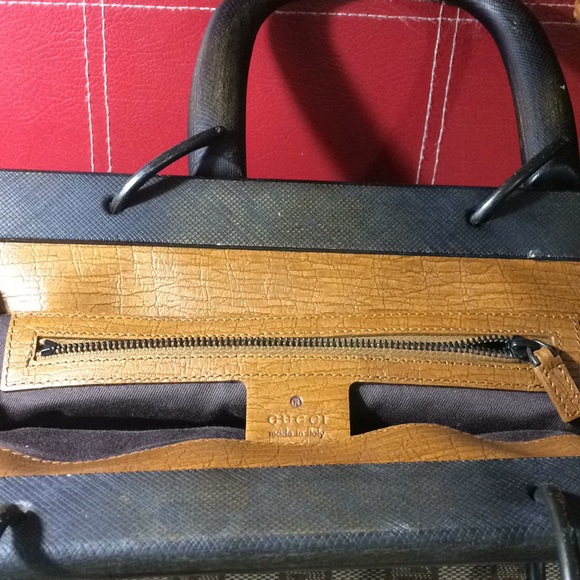 Vintage Gucci handbag with signature bamboo handle - Picture 6 of 6